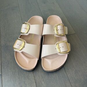 Birkenstock Arizona Big Buckle Sandal in High Shine New Beige - Size 37